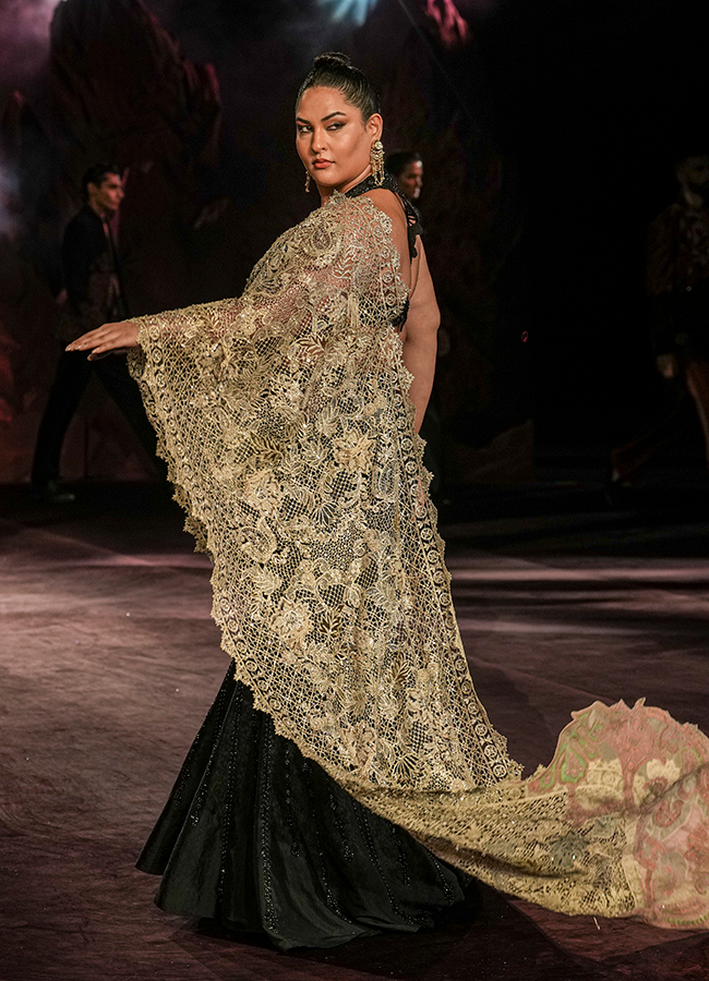 The_2019th_20edition_20Hyundai_20India_20Couture_20Week_202026__20_2823_29.jpg 23