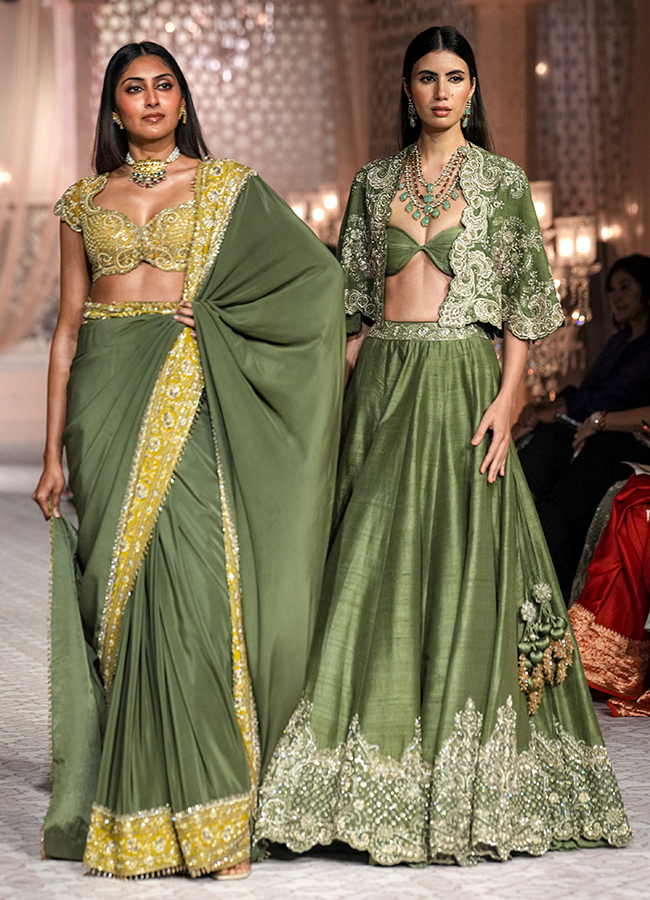 The_2019th_20edition_20Hyundai_20India_20Couture_20Week_202026__20_2827_29.jpg 27
