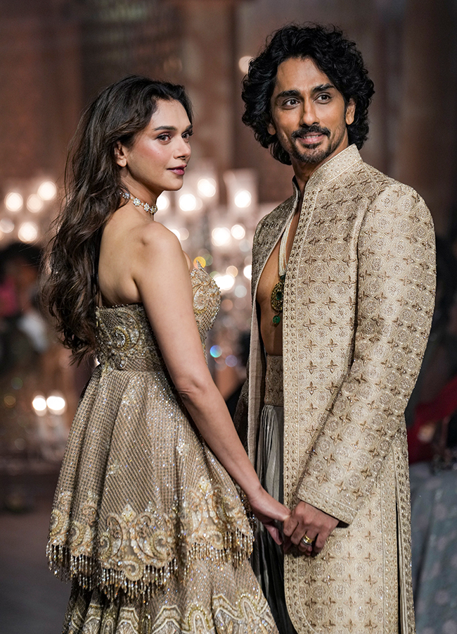 The_2019th_20edition_20Hyundai_20India_20Couture_20Week_202026__20_284_29.jpg 4