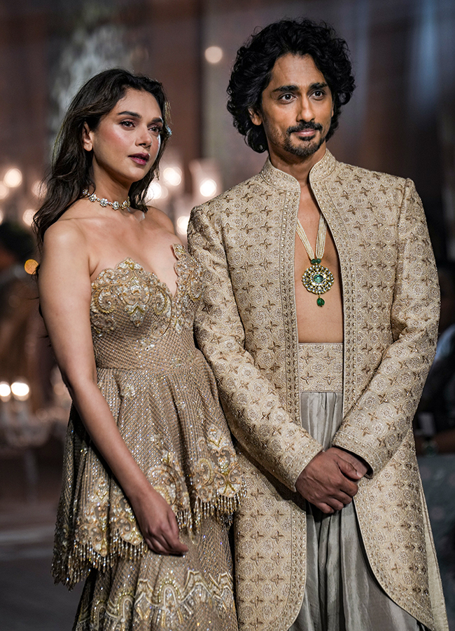 The_2019th_20edition_20Hyundai_20India_20Couture_20Week_202026__20_285_29.jpg 5