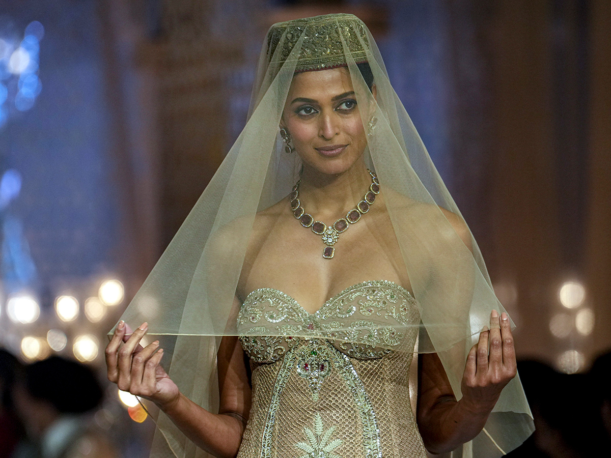The_2019th_20edition_20Hyundai_20India_20Couture_20Week_202026__20_287_29.jpg 7