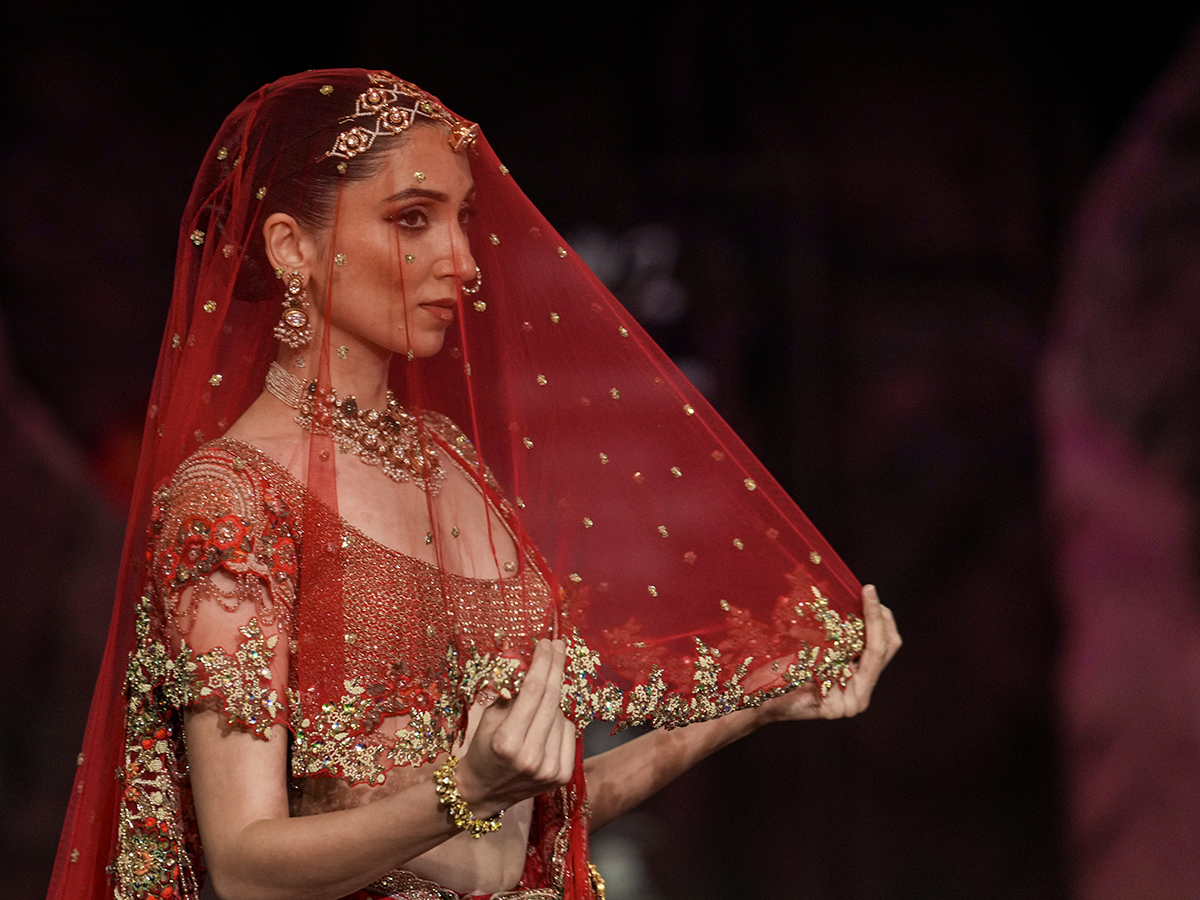 The_2019th_20edition_20Hyundai_20India_20Couture_20Week_202026__20_288_29.jpg 8