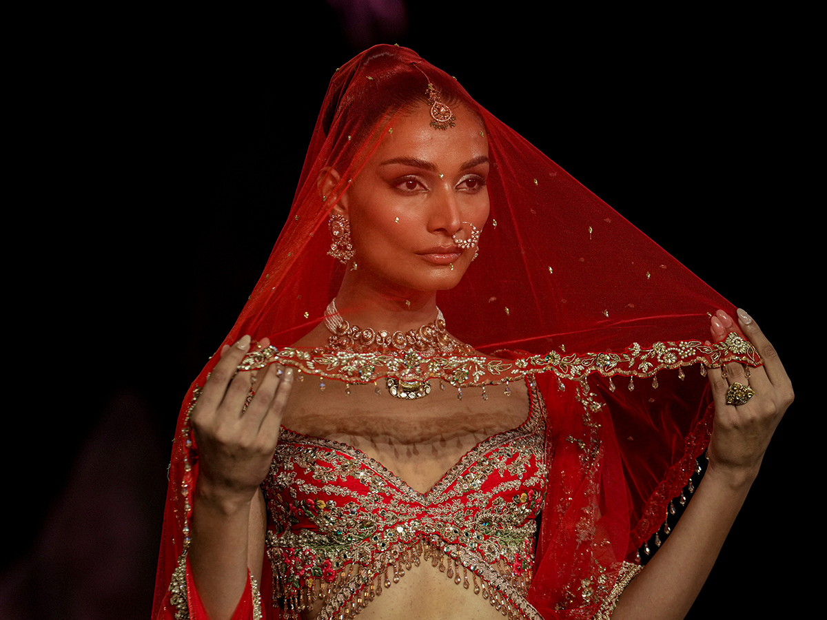 The_2019th_20edition_20Hyundai_20India_20Couture_20Week_202026__20_289_29.jpg 9