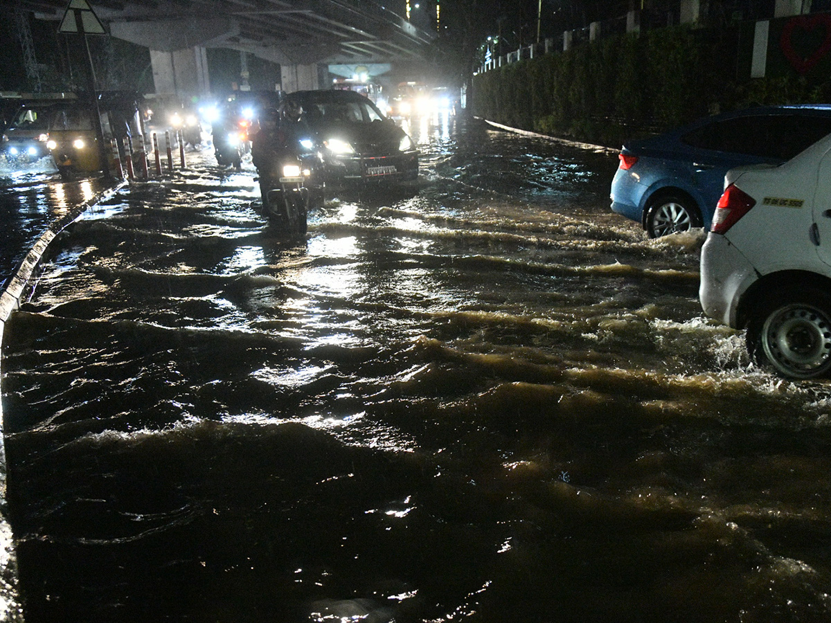 heavy_20rains_20in_20hyderabad_20latest_20news__20_2810_29.jpg 10