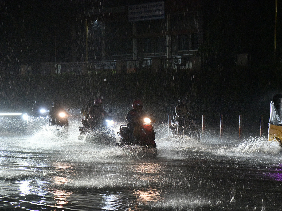 heavy_20rains_20in_20hyderabad_20latest_20news__20_2813_29.jpg 13