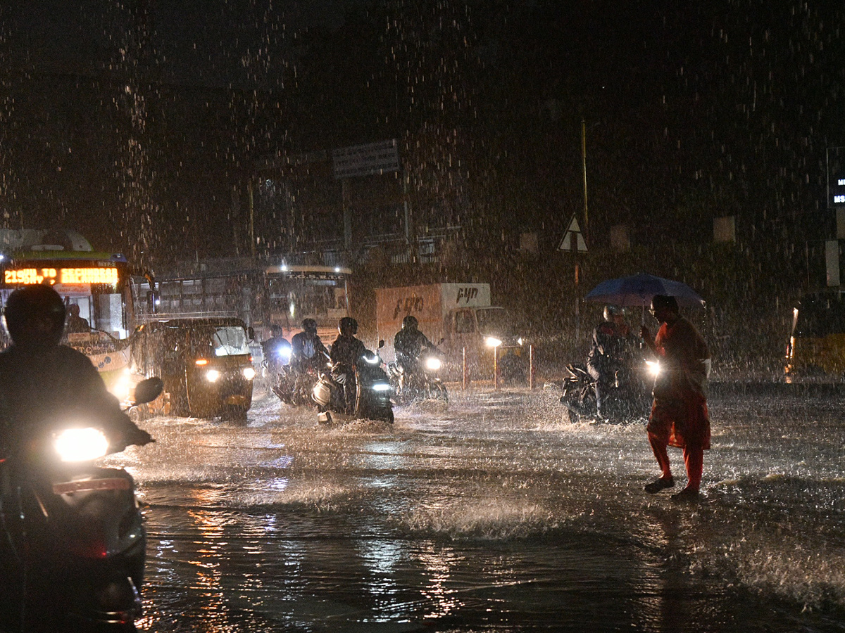 heavy_20rains_20in_20hyderabad_20latest_20news__20_2814_29.jpg 14