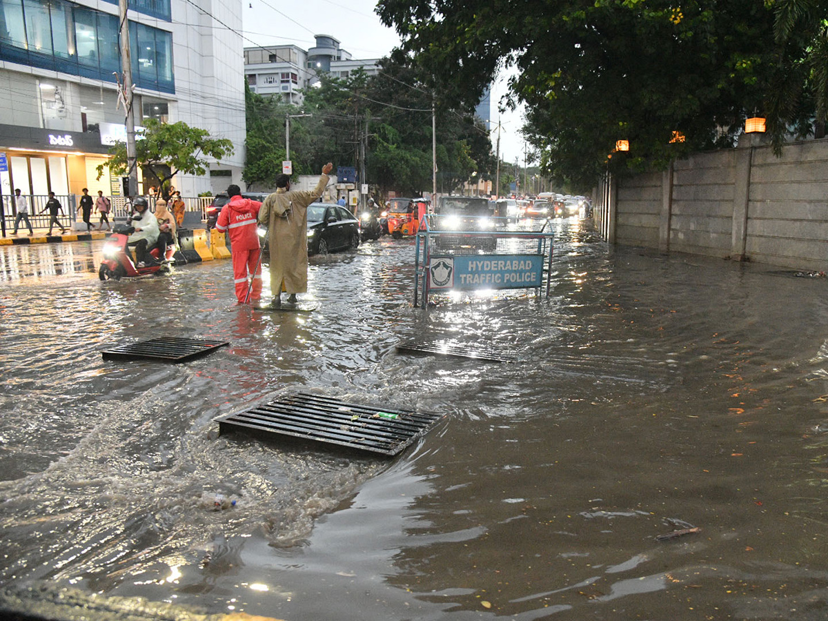 heavy_20rains_20in_20hyderabad_20latest_20news__20_2816_29.jpg 16