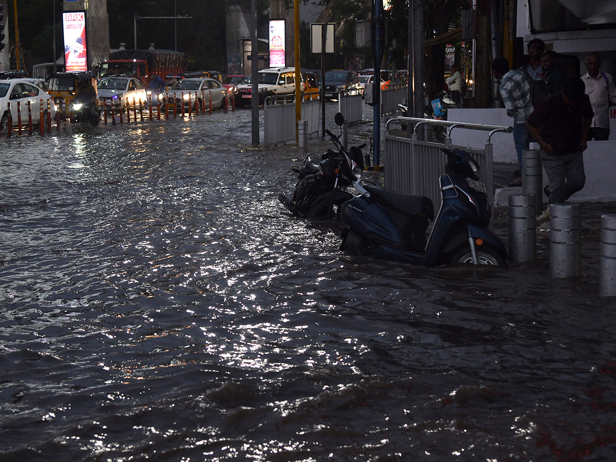 heavy_20rains_20in_20hyderabad_20latest_20news__20_2819_29.jpg 19
