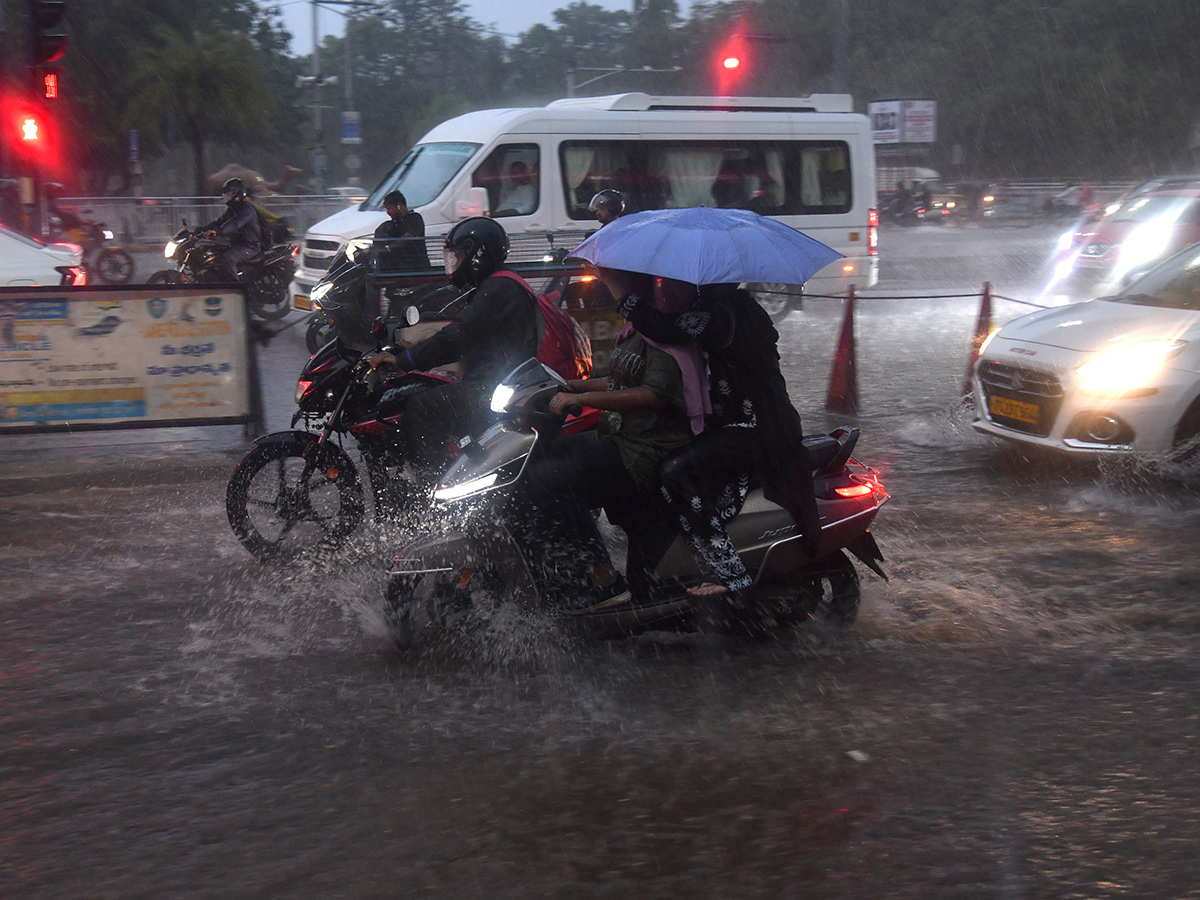 heavy_20rains_20in_20hyderabad_20latest_20news__20_2822_29.jpg 22