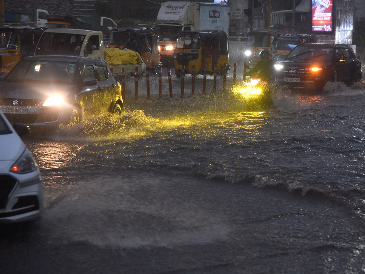 heavy_20rains_20in_20hyderabad_20latest_20news__20_2824_29.jpg 24