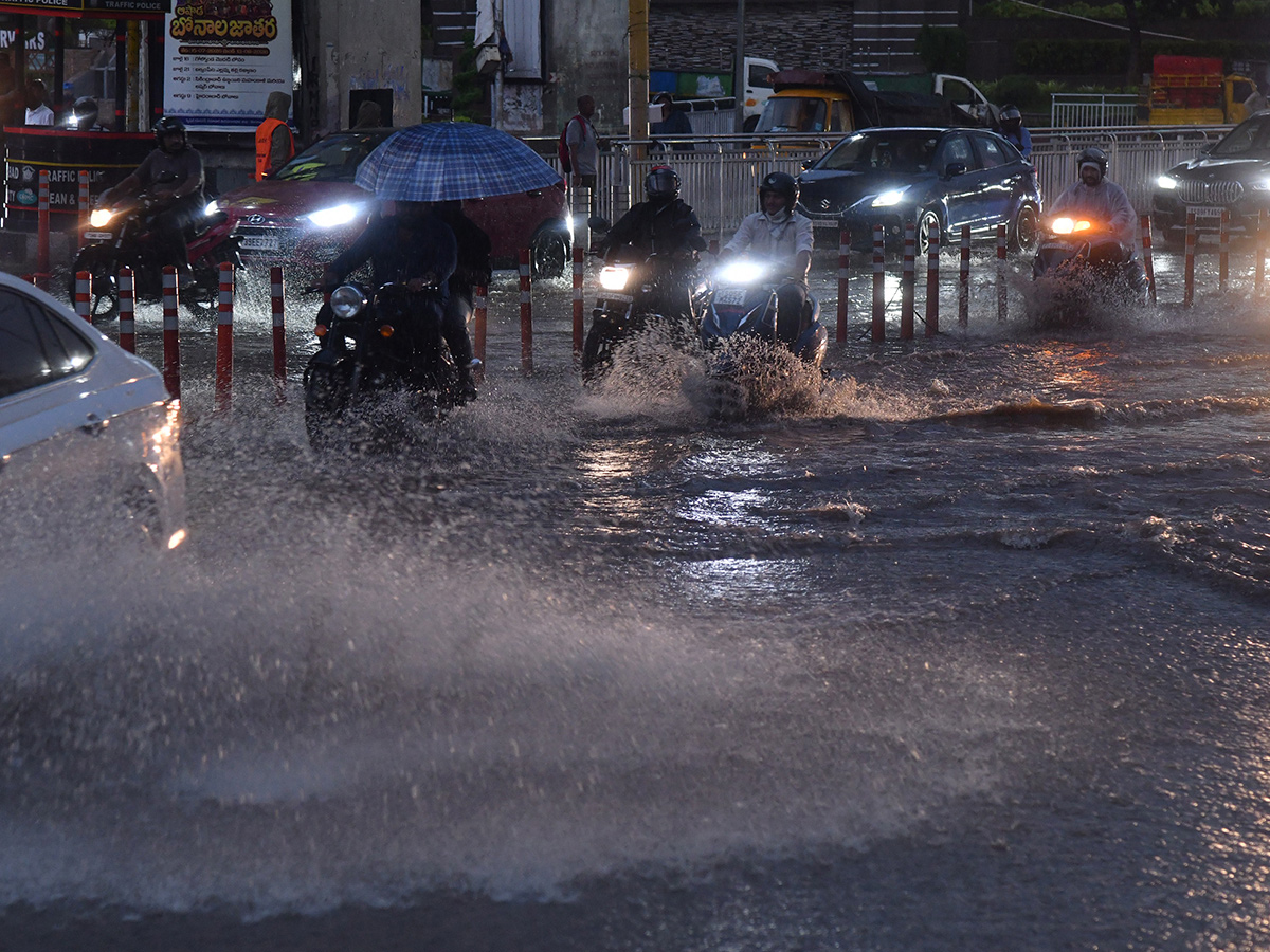 heavy_20rains_20in_20hyderabad_20latest_20news__20_2825_29.jpg 25