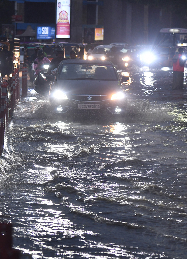 heavy_20rains_20in_20hyderabad_20latest_20news__20_2830_29.jpg 30