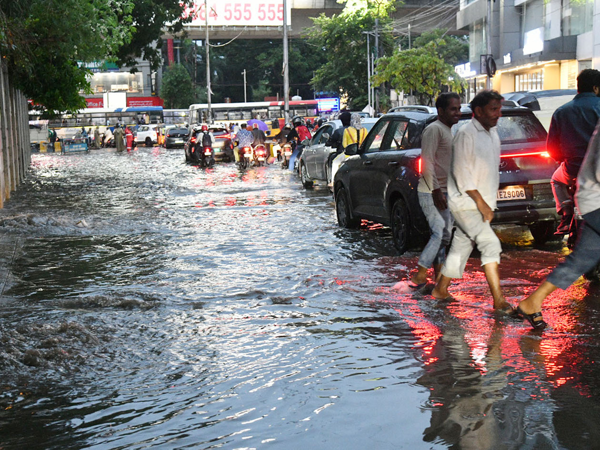 heavy_20rains_20in_20hyderabad_20latest_20news__20_286_29.jpg 6