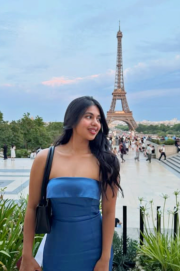 Action_20King_20Arjun_20daughters_20Aishwarya_20And_20Anjana_20on_20Paris_20Vacation_20Photos_20_287_29.jpg 8