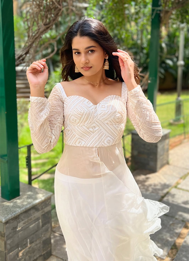 Actress_20Yuvina_20Parthavi_20In_20Aadarsha_20Kutumbam_20Movie__20_282_29.jpg 2