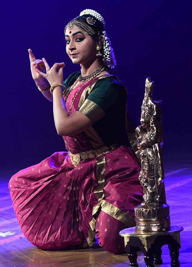Dr_20C_20Narayana_20Reddy_20Birth_20Anniversary_20At_20Ravindra_20Bharati__20_283_29.jpg 3
