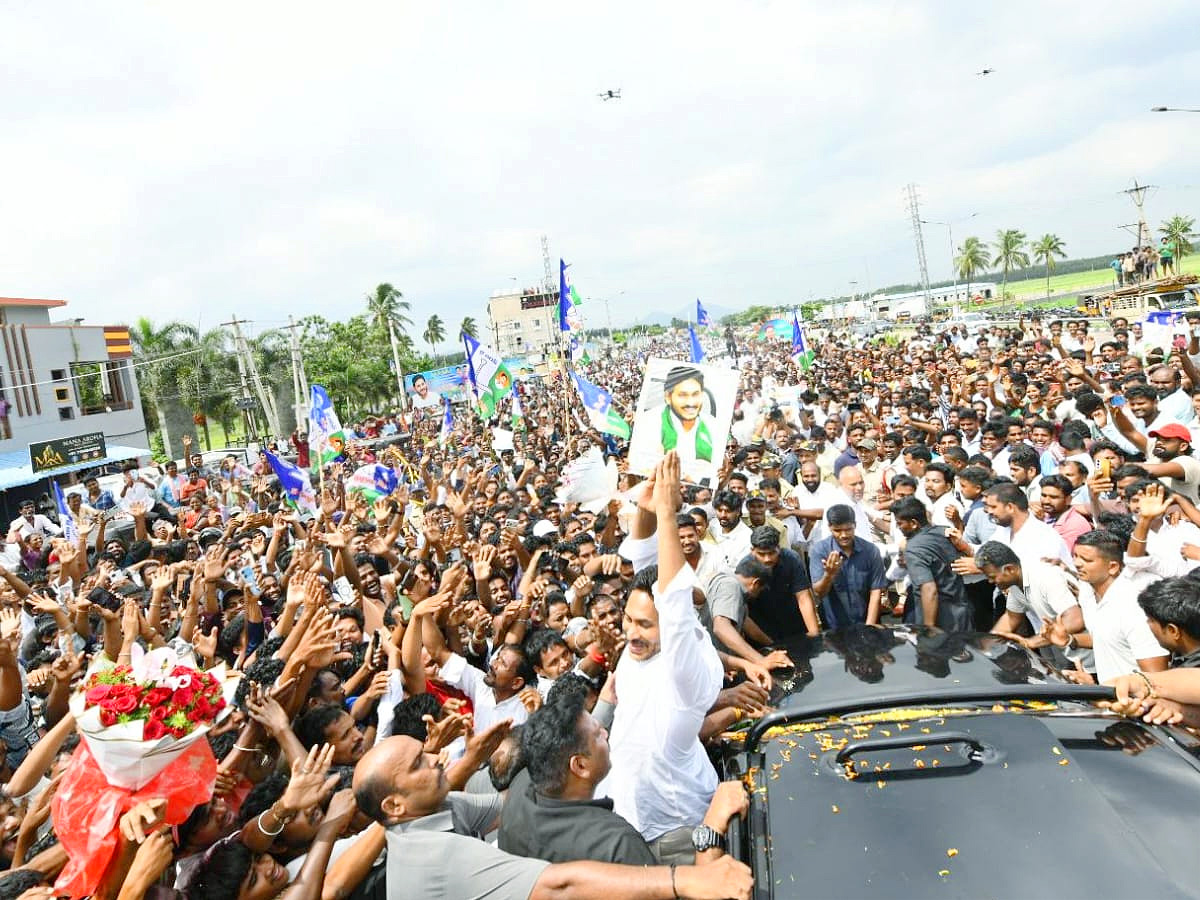 Massive_20Public_20Support_20for_20YS_20Jagan_20Srikakulam_20Tour_20HD_20Photos_1_20_282_29_0.jpg 18