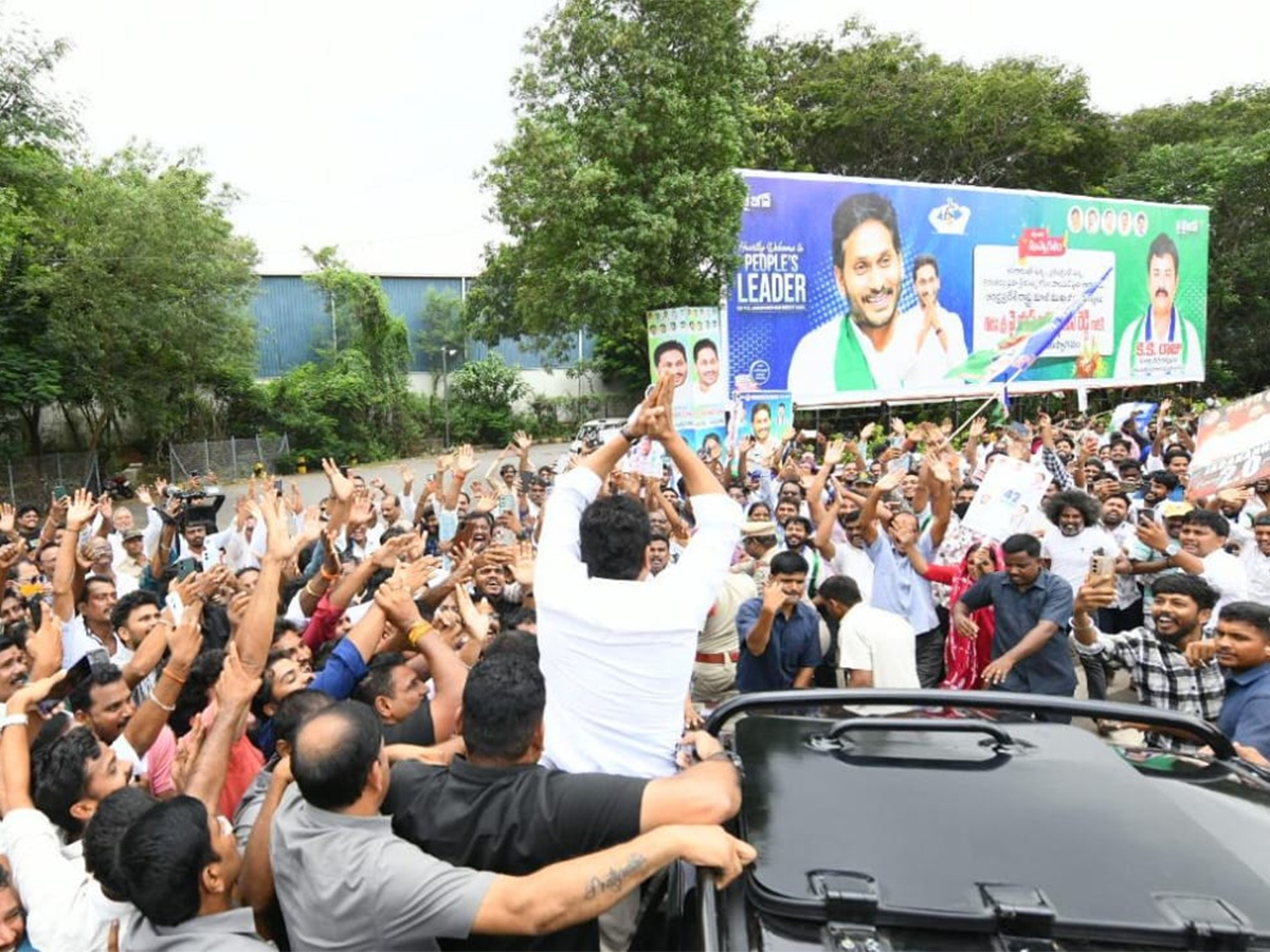 Massive_20Public_20Support_20for_20YS_20Jagan_20Srikakulam_20Tour_20HD_20Photos__20_288_29_0.jpg 9