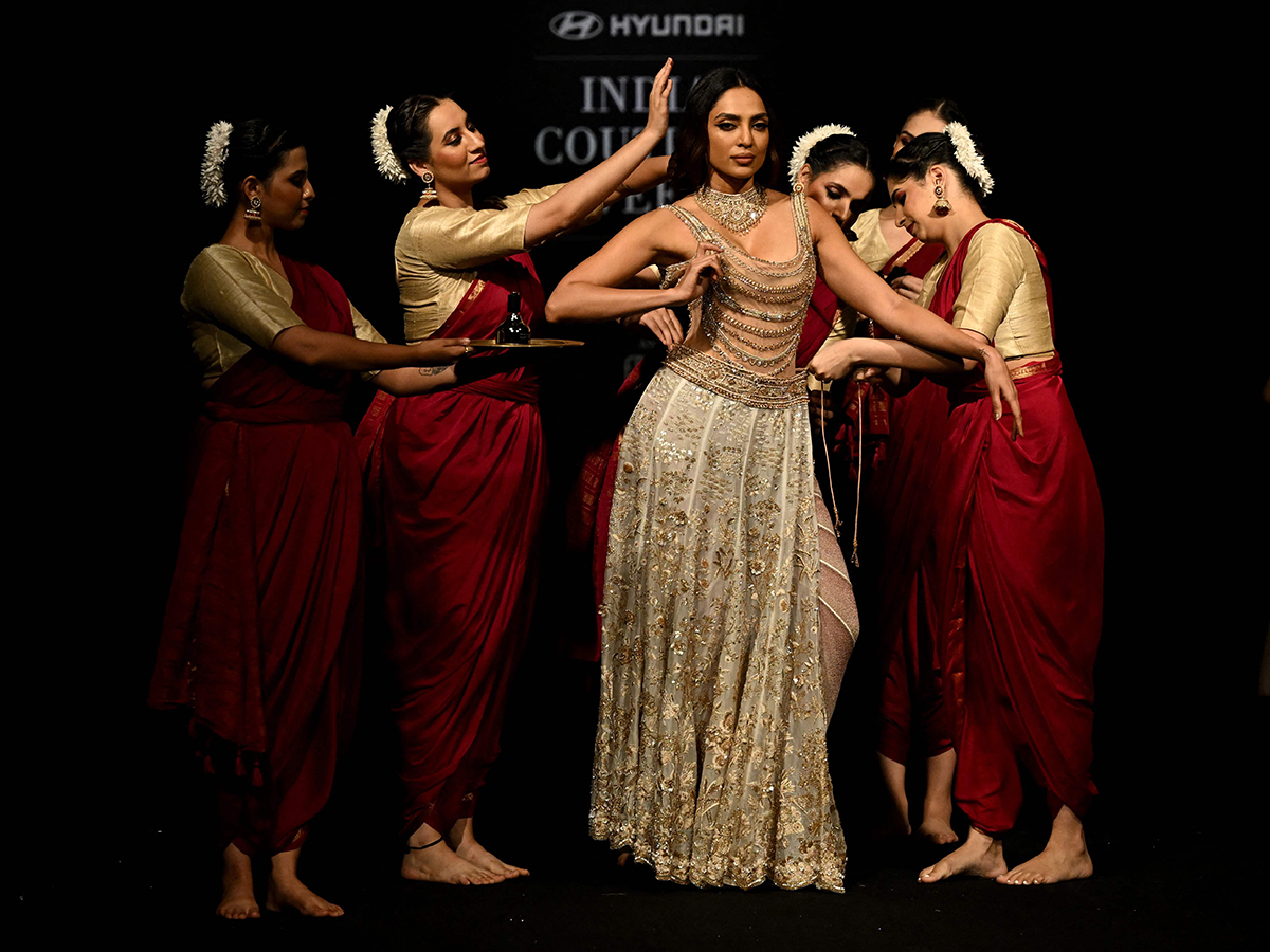 Sobhita_20Dhulipala_20of_20Hyundai_20India_20Couture_20Week_20in_20New_20Delhi__20_2810_29.jpg 10