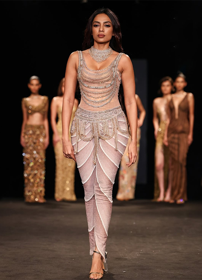 Sobhita_20Dhulipala_20of_20Hyundai_20India_20Couture_20Week_20in_20New_20Delhi__20_282_29.jpg 2