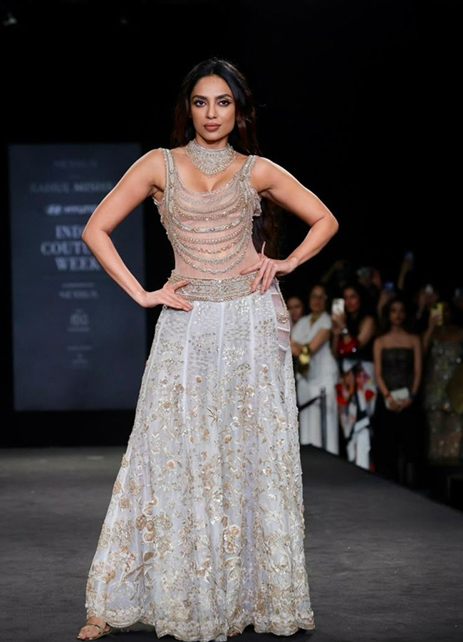 Sobhita_20Dhulipala_20of_20Hyundai_20India_20Couture_20Week_20in_20New_20Delhi__20_283_29.jpg 3