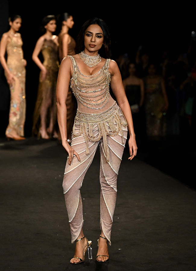 Sobhita_20Dhulipala_20of_20Hyundai_20India_20Couture_20Week_20in_20New_20Delhi__20_284_29.jpg 4