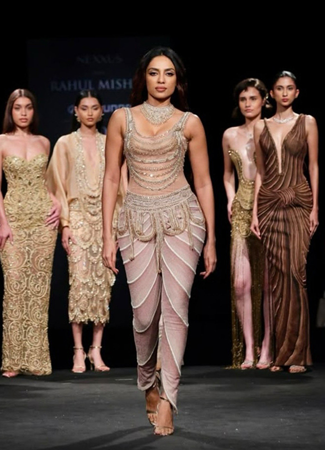 Sobhita_20Dhulipala_20of_20Hyundai_20India_20Couture_20Week_20in_20New_20Delhi__20_288_29.jpg 8