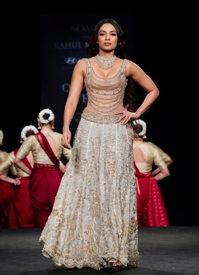 Sobhita_20Dhulipala_20of_20Hyundai_20India_20Couture_20Week_20in_20New_20Delhi__20_289_29.jpg 9