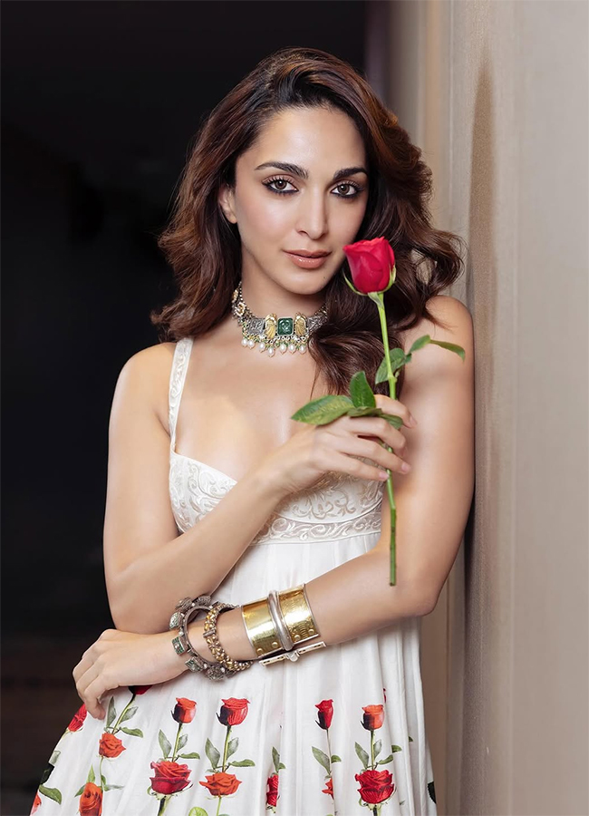Indian_20Actress_20Kiara_20Advani_20Birthday_20Special_20Photos__20_2810_29.jpg 10