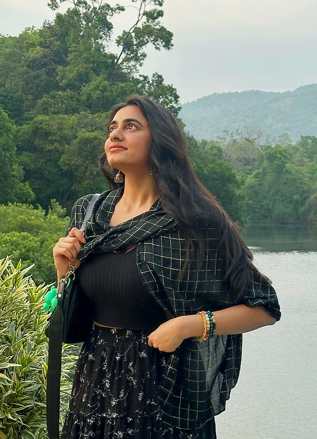 Maanasa_20Choudhary_20_2812_29.jpg 12