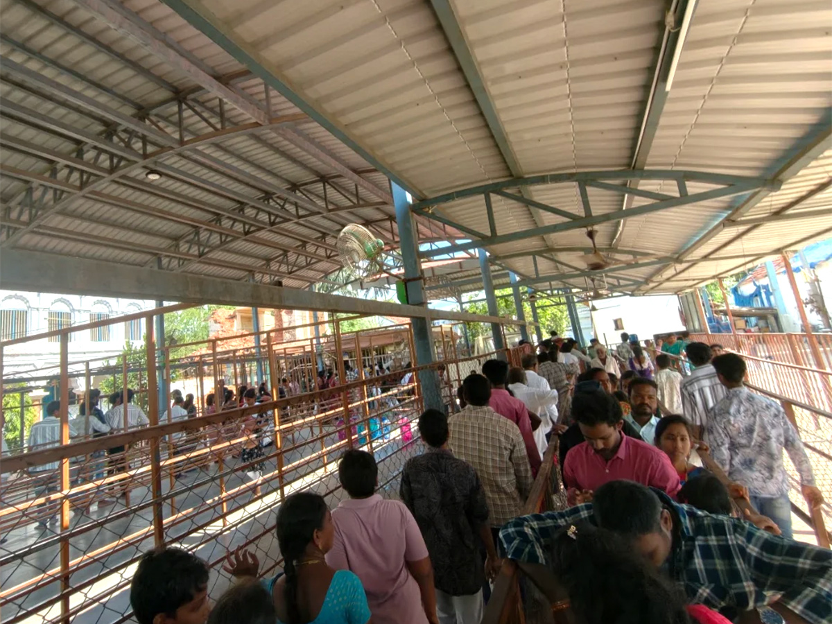 Sri_20Srungara_20Vallabha_20Swamy_20Temple_20Tirupati_20East_20Godavari__20_2823_29.jpg 23