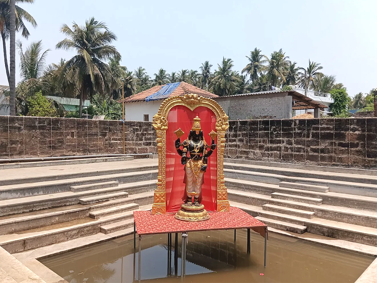 Sri_20Srungara_20Vallabha_20Swamy_20Temple_20Tirupati_20East_20Godavari__20_282_29.jpg 2