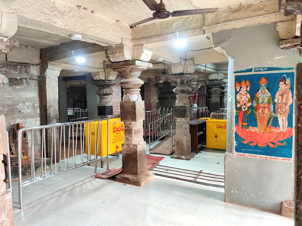 Sri_20Srungara_20Vallabha_20Swamy_20Temple_20Tirupati_20East_20Godavari__20_284_29.jpg 4