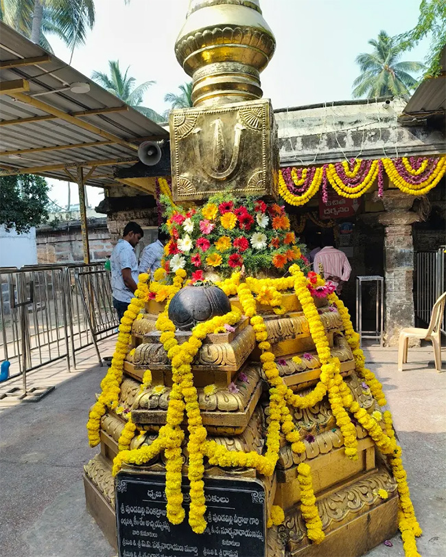 Sri_20Srungara_20Vallabha_20Swamy_20Temple_20Tirupati_20East_20Godavari__20_286_29.jpg 6