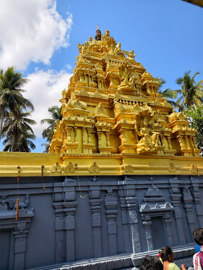 Sri_20Srungara_20Vallabha_20Swamy_20Temple_20Tirupati_20East_20Godavari__20_287_29.jpg 7