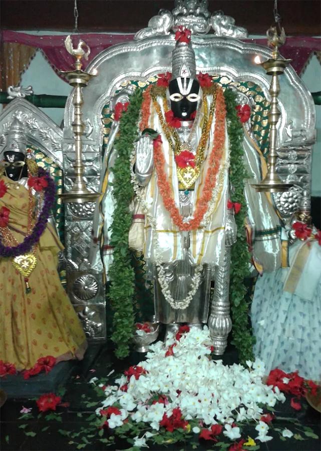 Sri_20Srungara_20Vallabha_20Swamy_20Temple_20Tirupati_20East_20Godavari__20_288_29.jpg 8