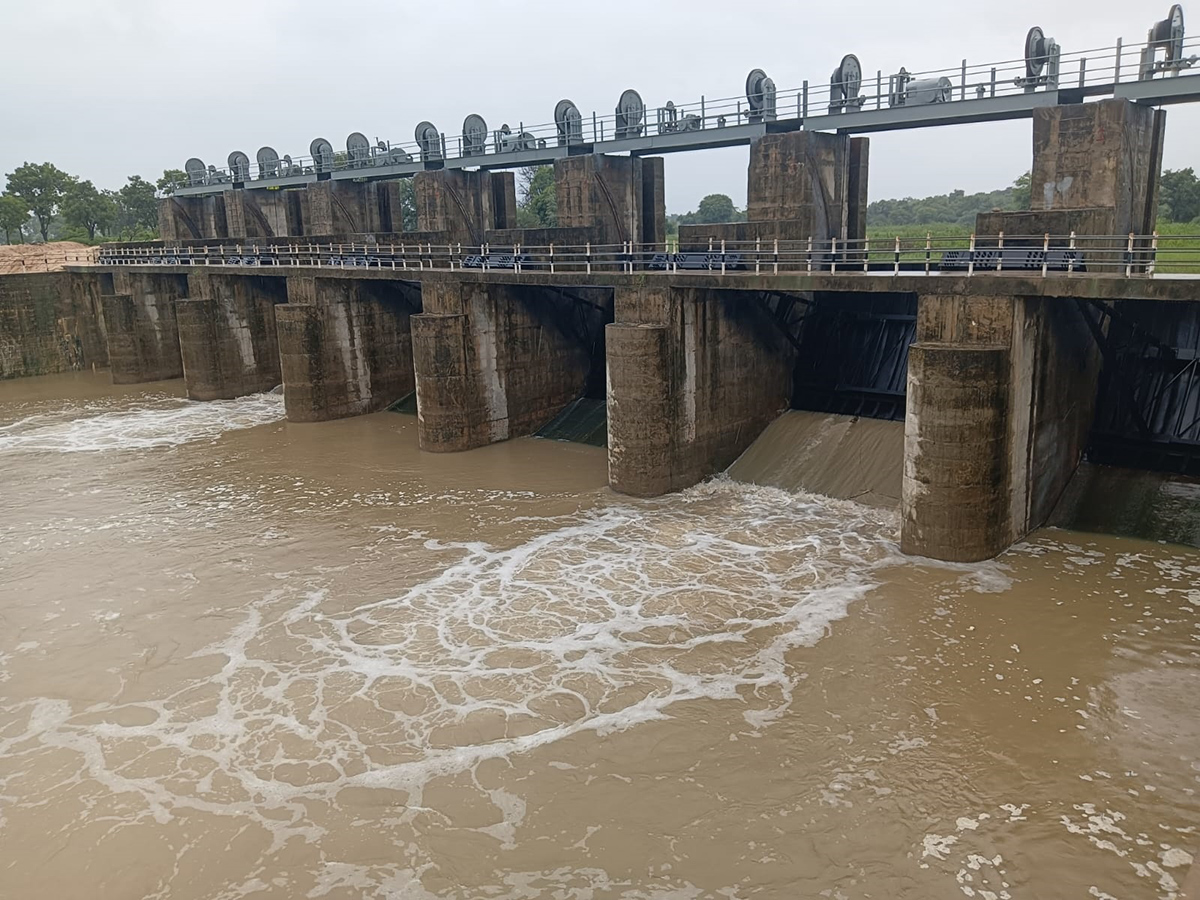 heavy_20rains_20in_20telangana__20_2812_29.jpg 12