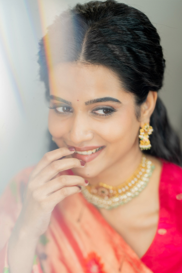 Actress_20Sri_20Gouri_20Priya_20Latest_20Beautiful_20Photos_20_285_29.jpg 6