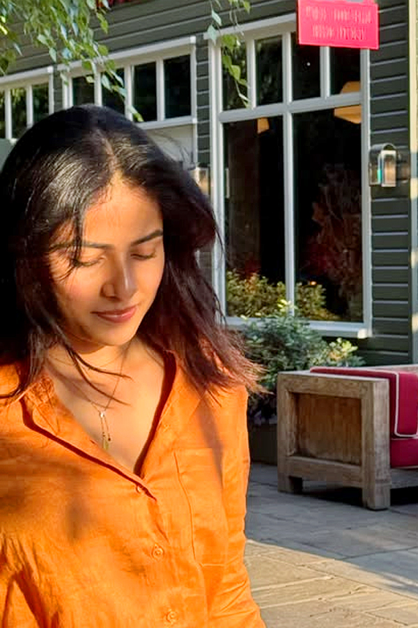 Actress_20Vaishnavi_20Chaitanya_20Enjoing_20In_20vacation_20Photos_20_285_29.jpg 6