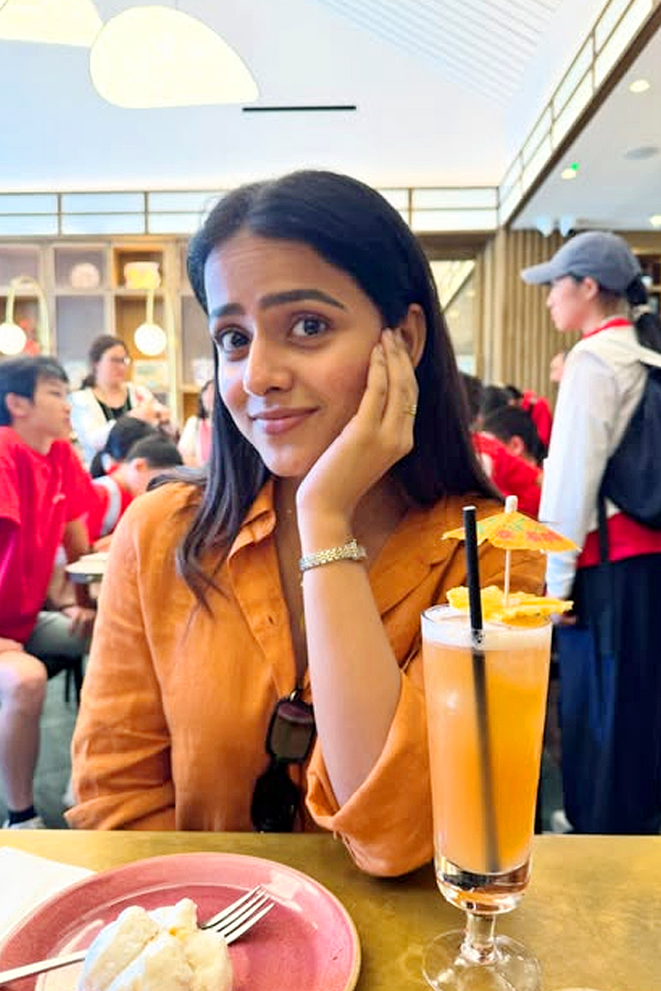 Actress_20Vaishnavi_20Chaitanya_20Enjoing_20In_20vacation_20Photos_20_287_29.jpg 8
