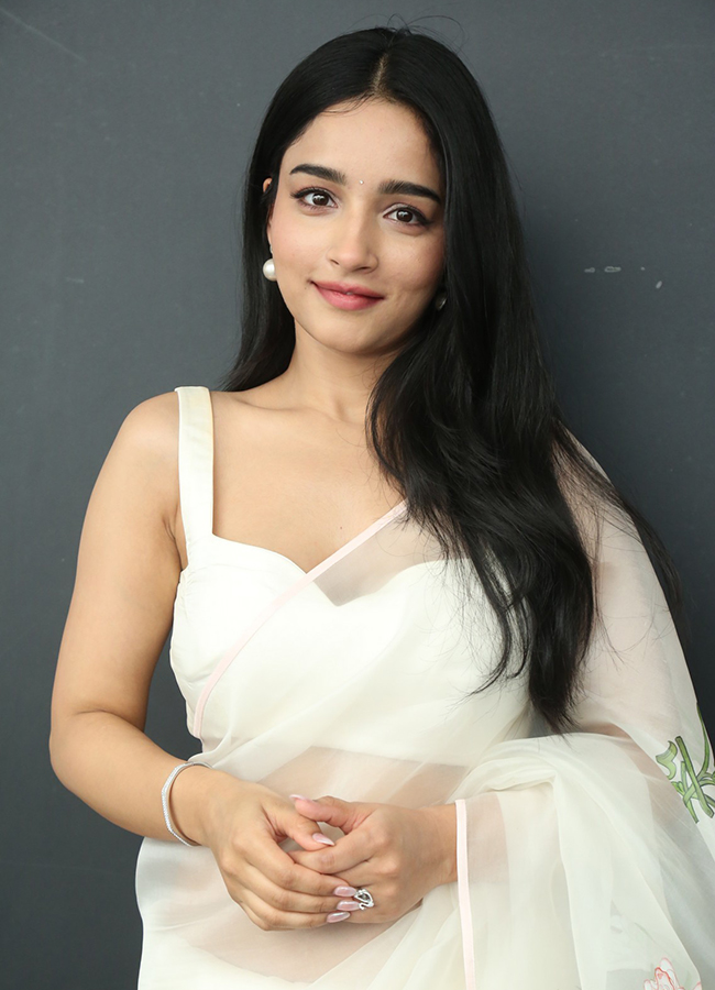 Actress_20Vishakha_20Dhiman_20Latest_20Exclusive_20Photos__20_2810_29.jpg 10