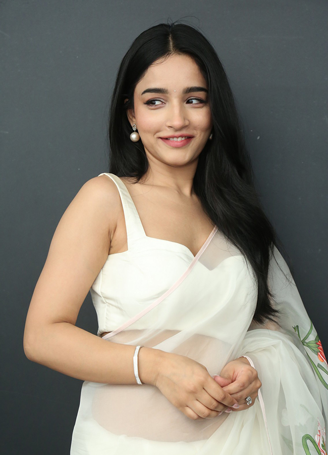 Actress_20Vishakha_20Dhiman_20Latest_20Exclusive_20Photos__20_2812_29.jpg 12