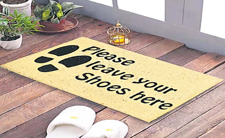 Leave_20You_20Shoe_20Here.jpg