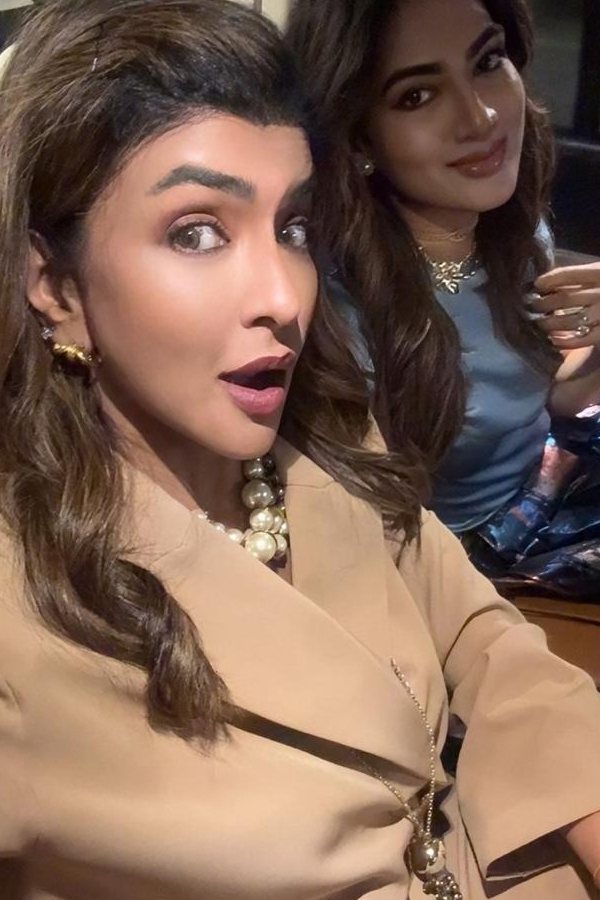 Friendship_20Day_20Special_20Pictures_20Shared_20Manchu_20Lakshmi_20Photos_20_288_29.jpg 9