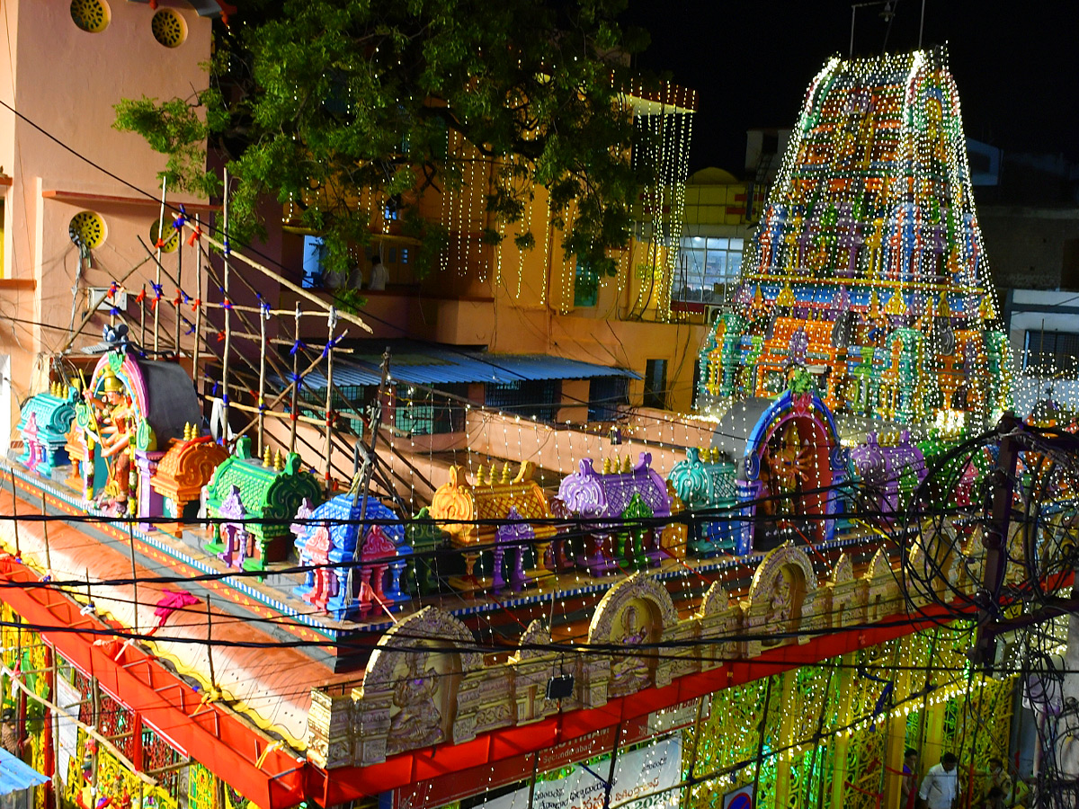 Mahankali-Temple-Lighting-_283_29_0.jpg 3