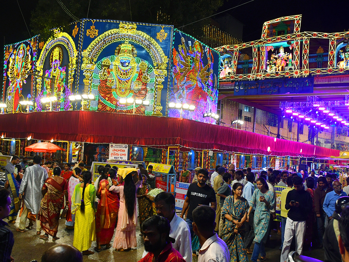 Mahankali-Temple-Lighting-_284_29_0.jpg 4
