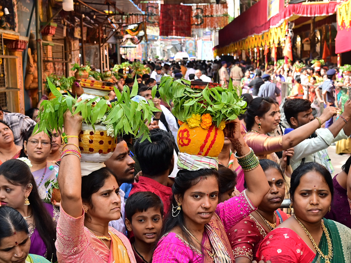 Secunderabad_20Ujjaini_20Mahankali_20Bonalu_20Photos_20_2810_29.jpg 10