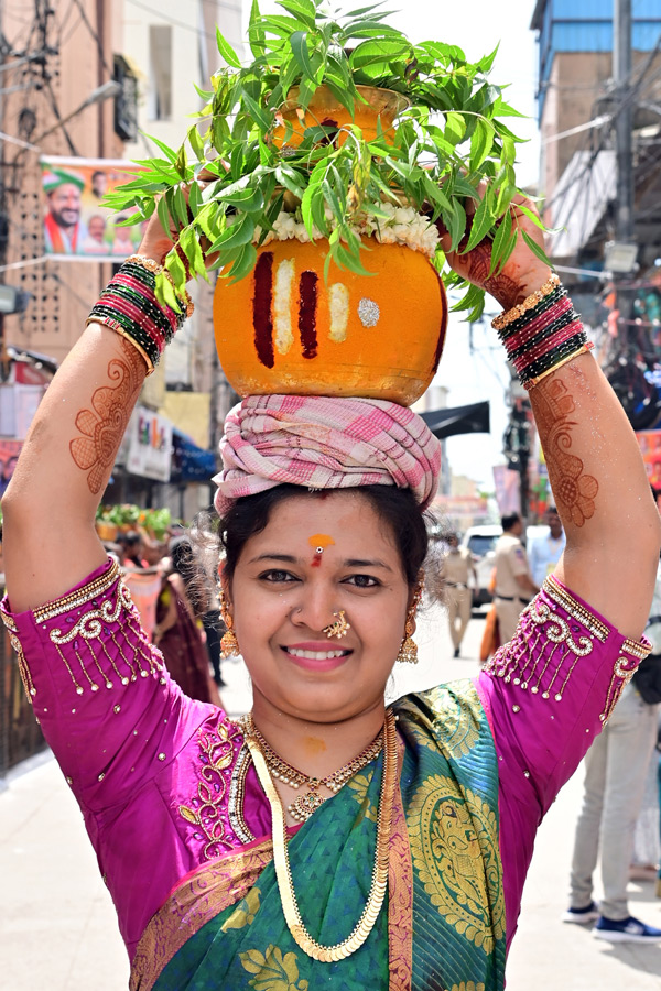 Secunderabad_20Ujjaini_20Mahankali_20Bonalu_20Photos_20_2816_29.jpg 41