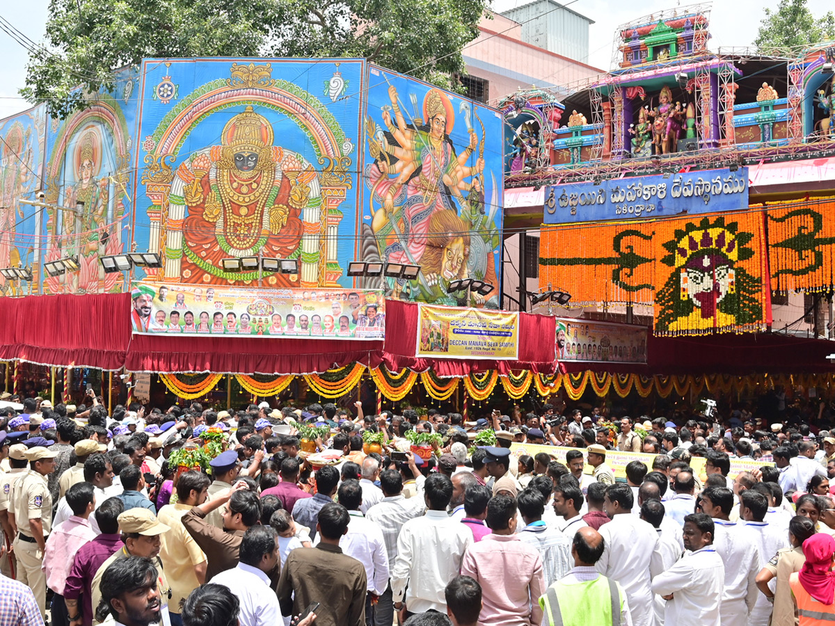 Secunderabad_20Ujjaini_20Mahankali_20Bonalu_20Photos_20_2822_29.jpg 17
