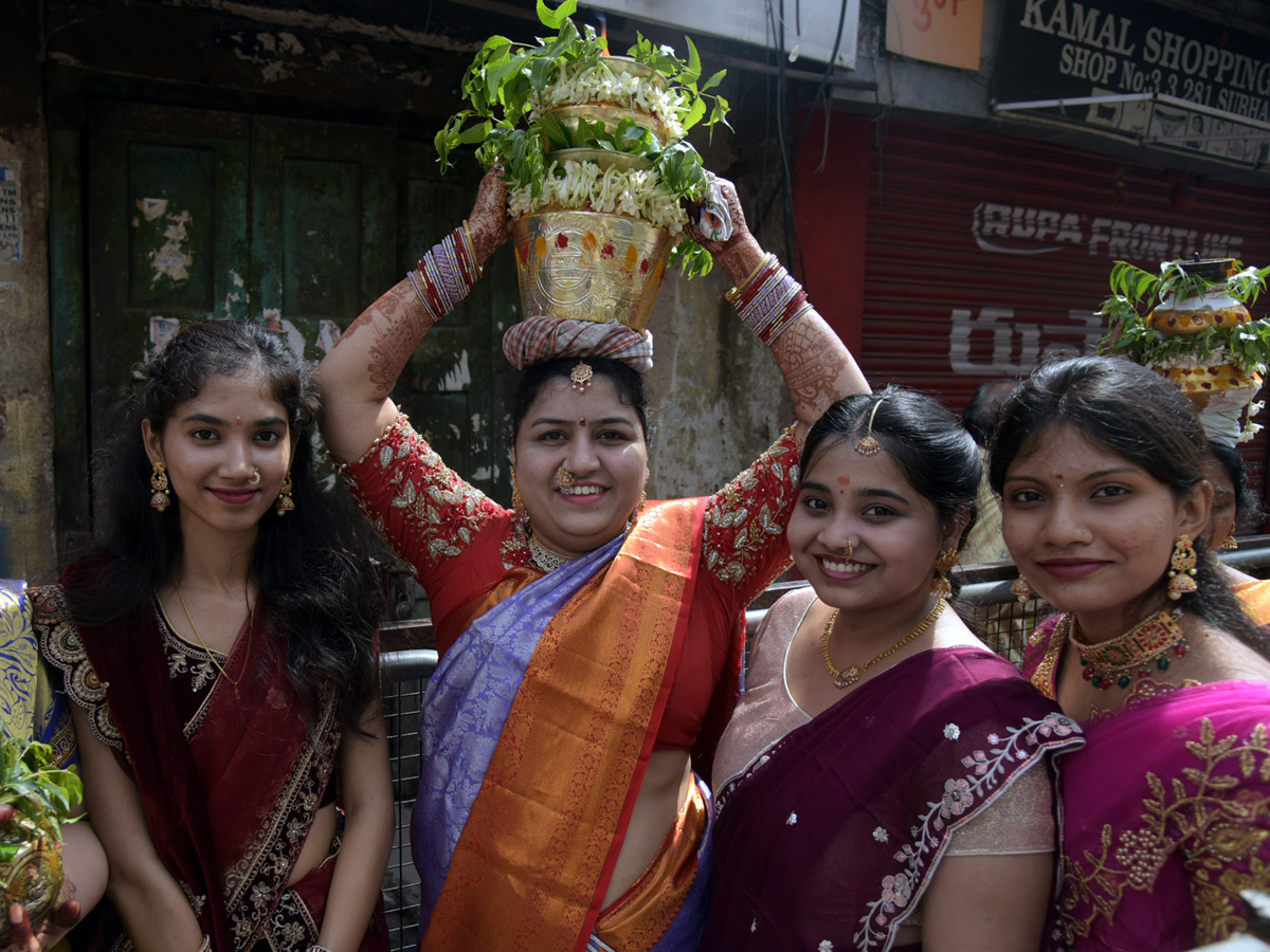 Secunderabad_20Ujjaini_20Mahankali_20Bonalu_20Photos_20_2827_29.jpg 21